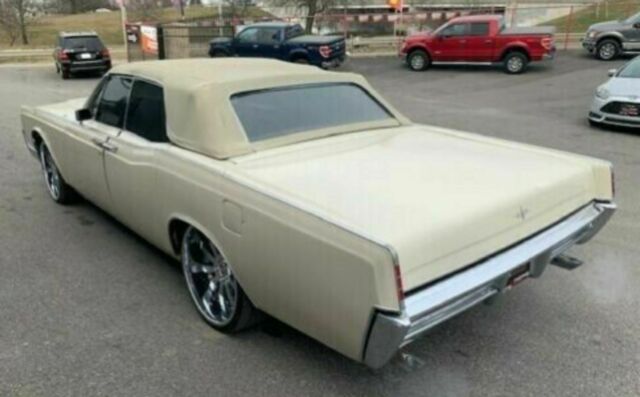 Lincoln Continental 1967 image number 5