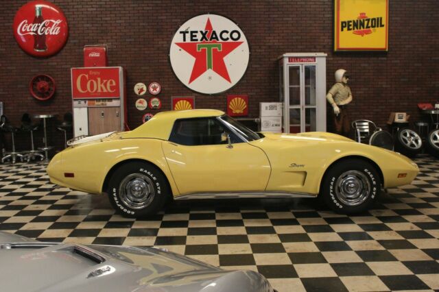 Chevrolet Corvette 1974 image number 10