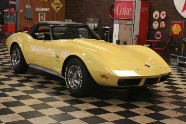 Chevrolet Corvette 1974 image number 12