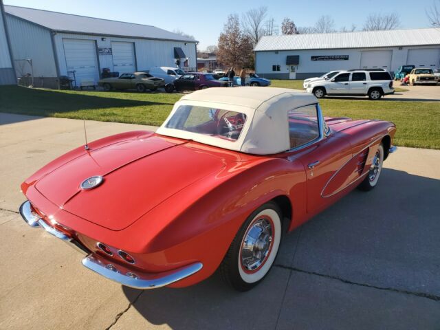 Chevrolet Corvette 1961 image number 30