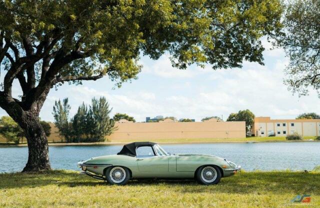 Jaguar E-Type 1970 image number 1