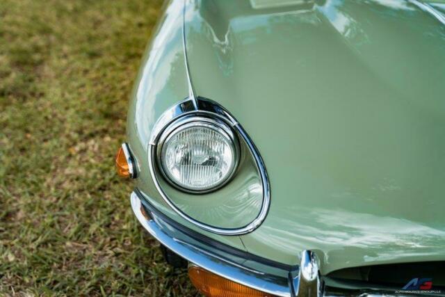 Jaguar E-Type 1970 image number 19