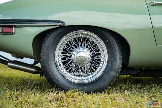 Jaguar E-Type 1970 image number 28