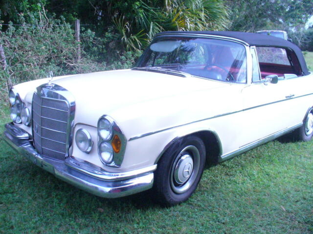 Mercedes-Benz 200-Series 1967 image number 22