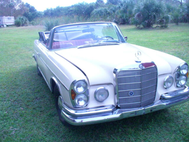 Mercedes-Benz 200-Series 1967 image number 30