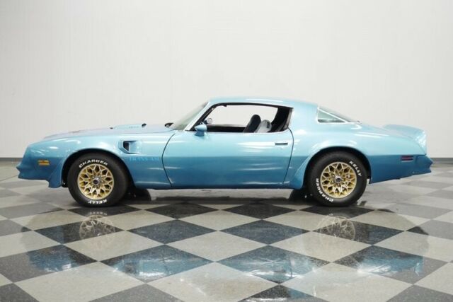 Pontiac Firebird 1977 image number 2