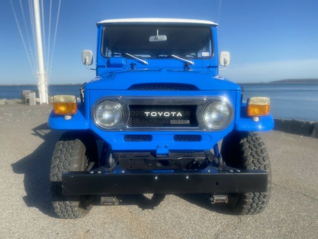 Toyota Land Cruiser 1976 image number 2