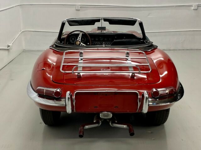 Jaguar E-Type 1968 image number 22