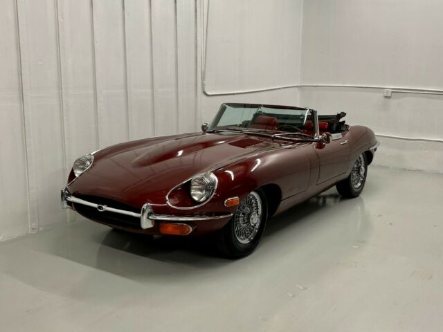 Jaguar E-Type 1970 image number 35