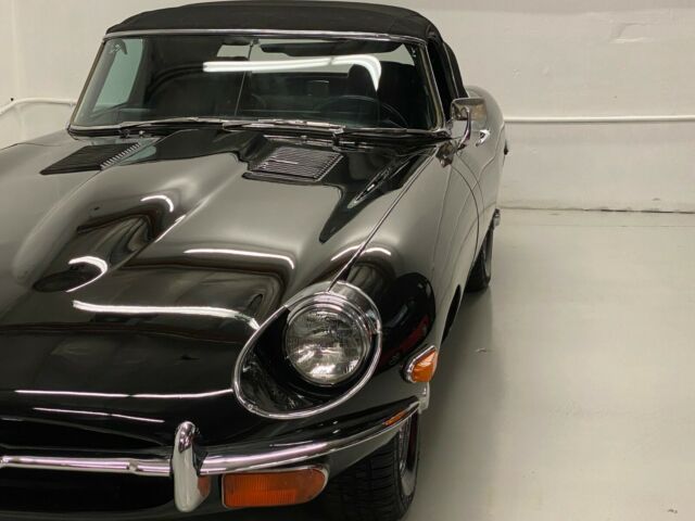 Jaguar E-Type 1970 image number 2