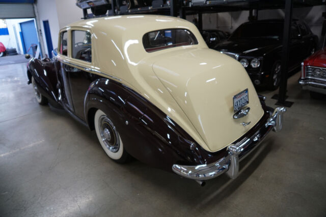 Bentley R-Type 4 1/2 Litre Big Bore LHD Saloon 1953 image number 11