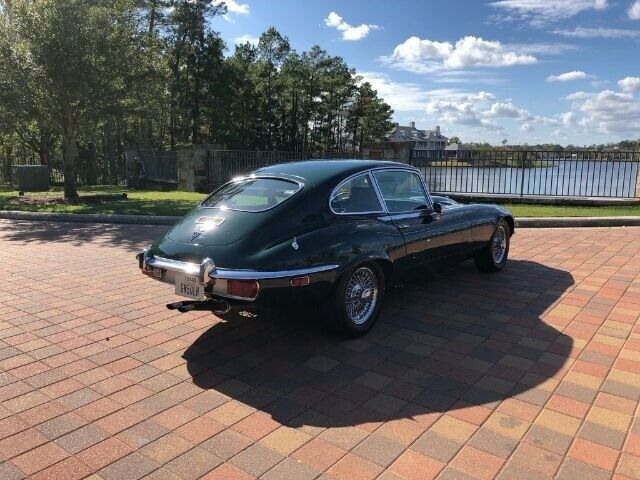 Jaguar E-Type Series III 2 + 2 1972 image number 8