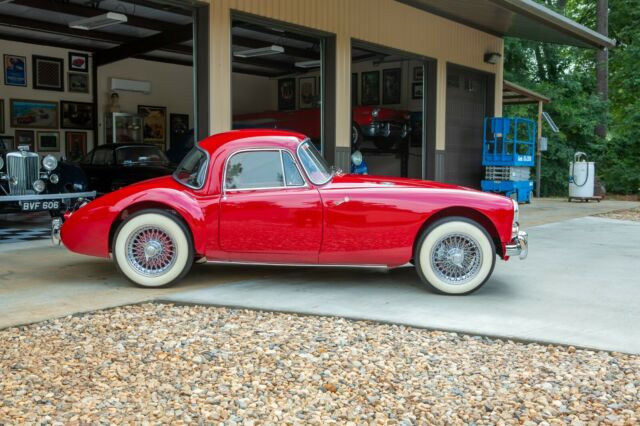 MG MGA Fixed Head Coupe 1962 image number 27