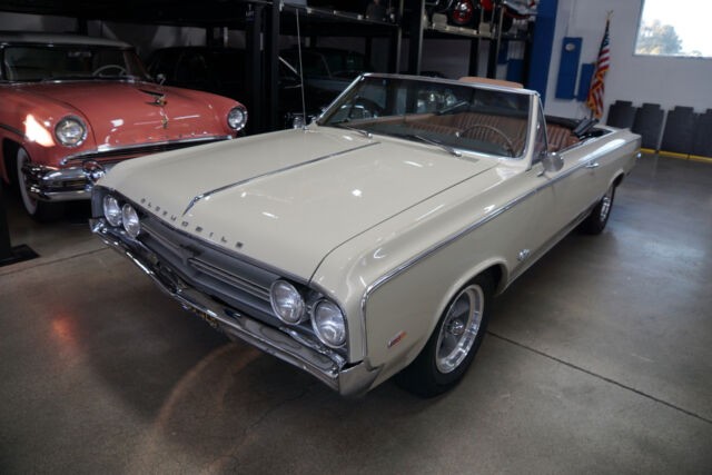 Oldsmobile Cutlass 442 Tribute V8 Convertible 1964 image number 0