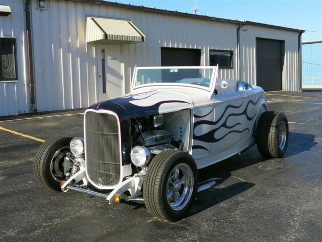 Ford Roadster, Removable Top, 1932 image number 0