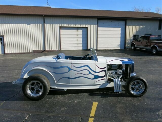 Ford Roadster, Removable Top, 1932 image number 13