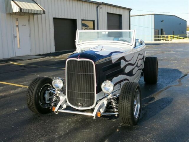 Ford Roadster, Removable Top, 1932 image number 18