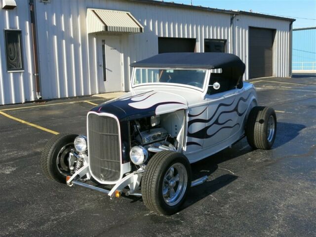 Ford Roadster, Removable Top, 1932 image number 26