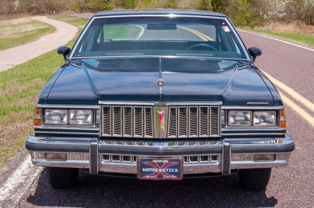 Pontiac Bonneville 1979 image number 1