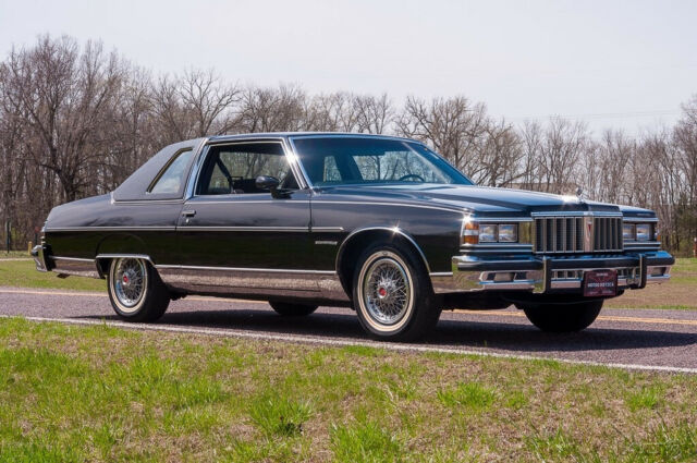 Pontiac Bonneville 1979 image number 2