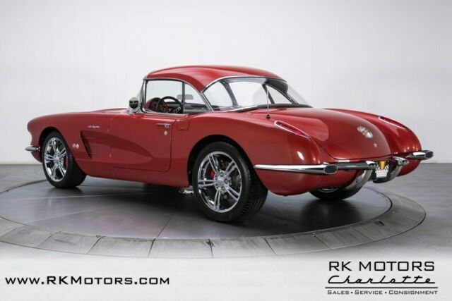 Chevrolet Corvette 1960 image number 13