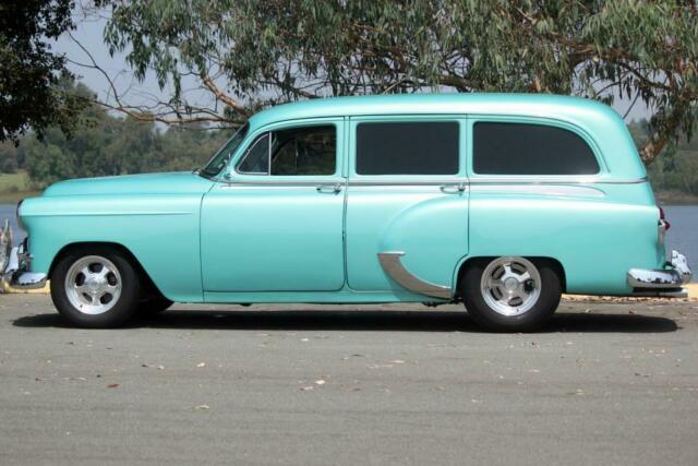 Chevrolet 150 Handyman Wagon 1953 image number 3