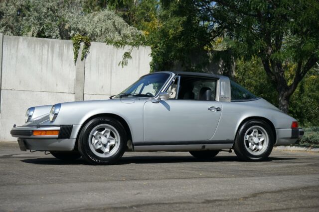 Porsche 911 1975 image number 3