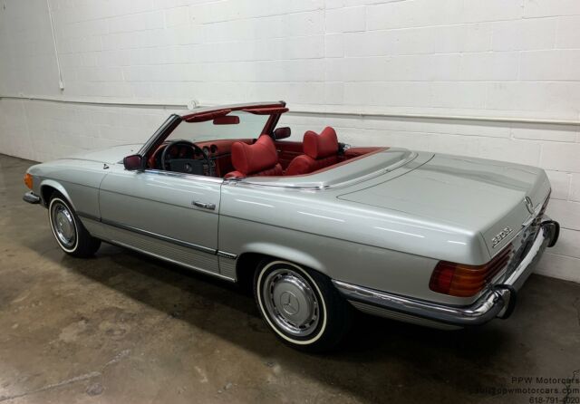 Mercedes-Benz SL-Class 1972 image number 17