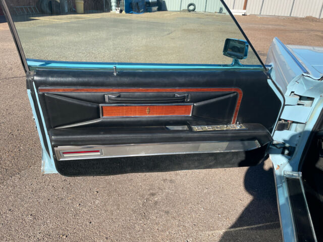 Lincoln Continental 1970 image number 32