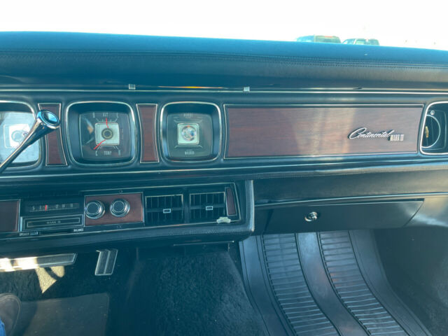 Lincoln Continental 1970 image number 35