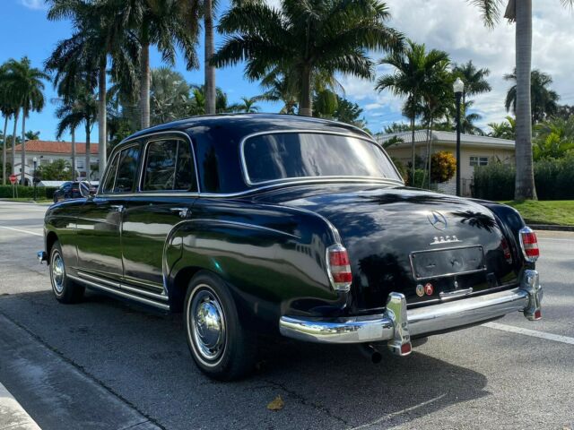 Mercedes-Benz 200-Series 1958 image number 21