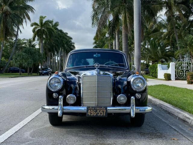 Mercedes-Benz 200-Series 1958 image number 23