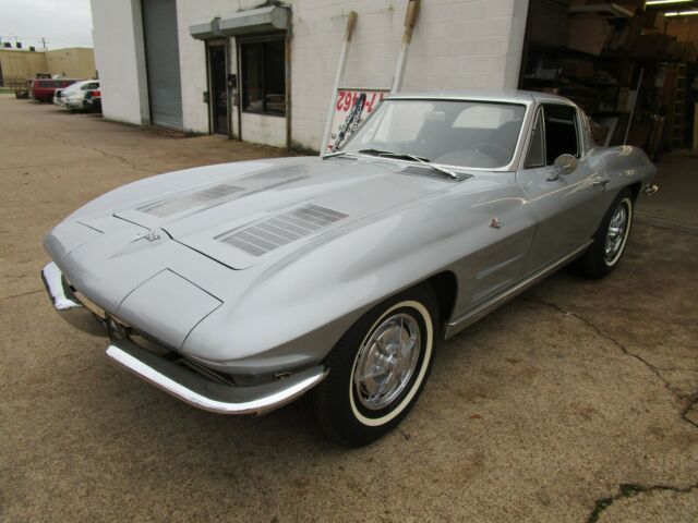 Chevrolet Corvette 1963 image number 2