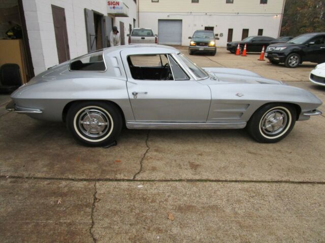 Chevrolet Corvette 1963 image number 27