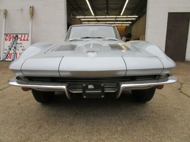 Chevrolet Corvette 1963 image number 29