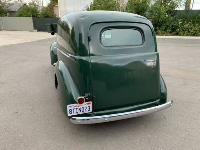 Ford Deluxe Sedan Delivery 1940 image number 2