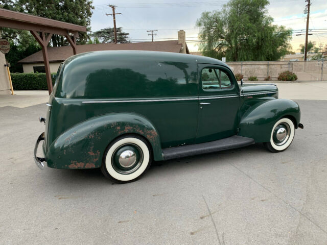 Ford Deluxe Sedan Delivery 1940 image number 4