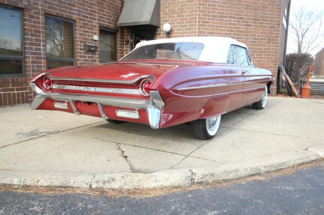 Oldsmobile Eighty-Eight 1961 image number 28