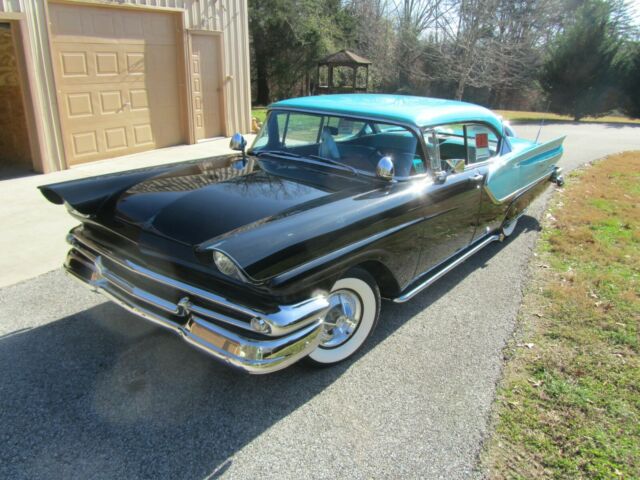 Ford Fairlane 1957 image number 0