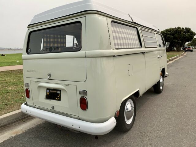 Volkswagen bus 1969 image number 1