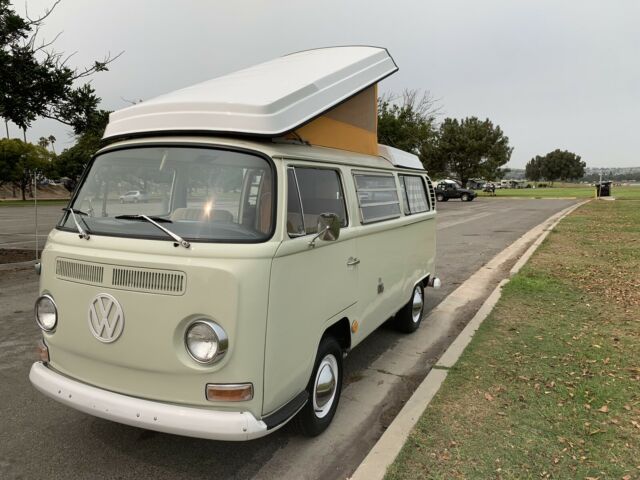 Volkswagen bus 1969 image number 15