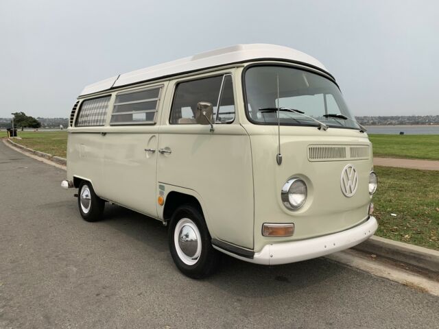 Volkswagen bus 1969 image number 19