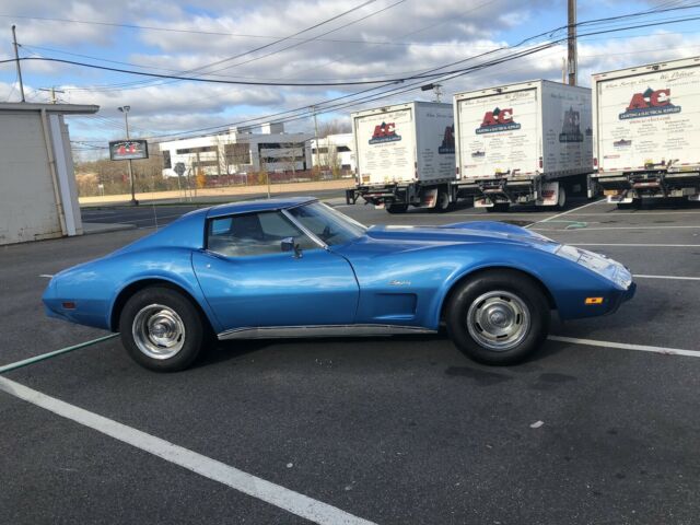 Chevrolet Corvette 1976 image number 30