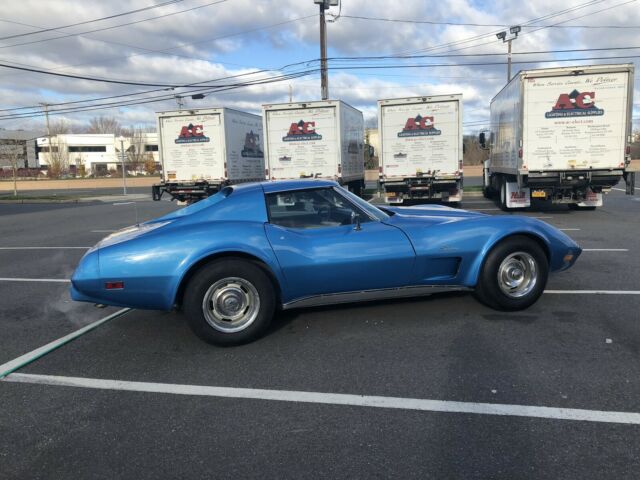 Chevrolet Corvette 1976 image number 33