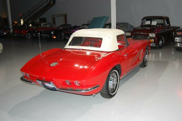 Chevrolet Corvette 1962 image number 12