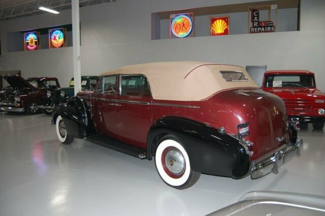 Cadillac Convertible 4dr Sedan 1938 image number 16