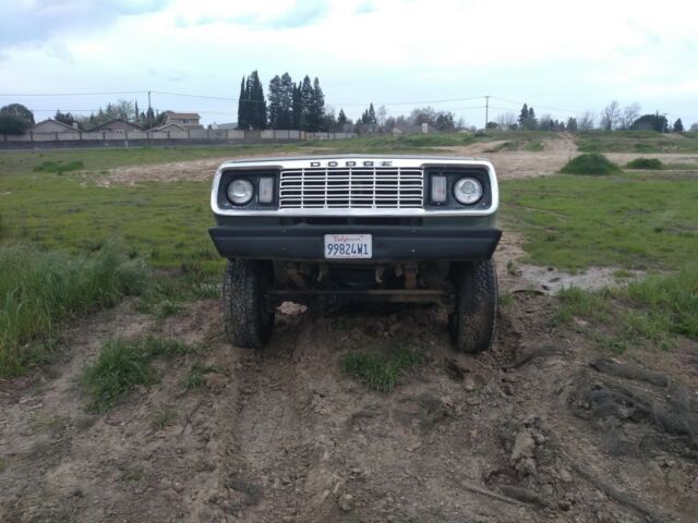 Dodge Power Wagon 1977 image number 2