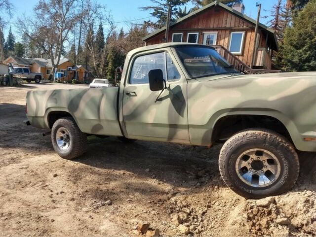 Dodge Power Wagon 1977 image number 30