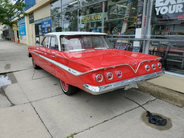 Chevrolet Impala 1961 image number 2