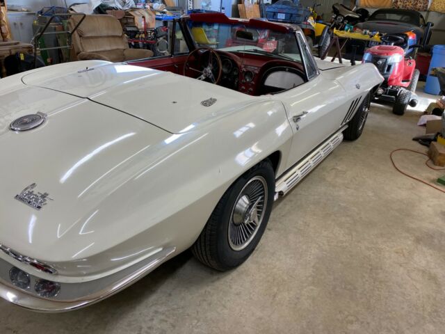 Chevrolet Corvette 1966 image number 20